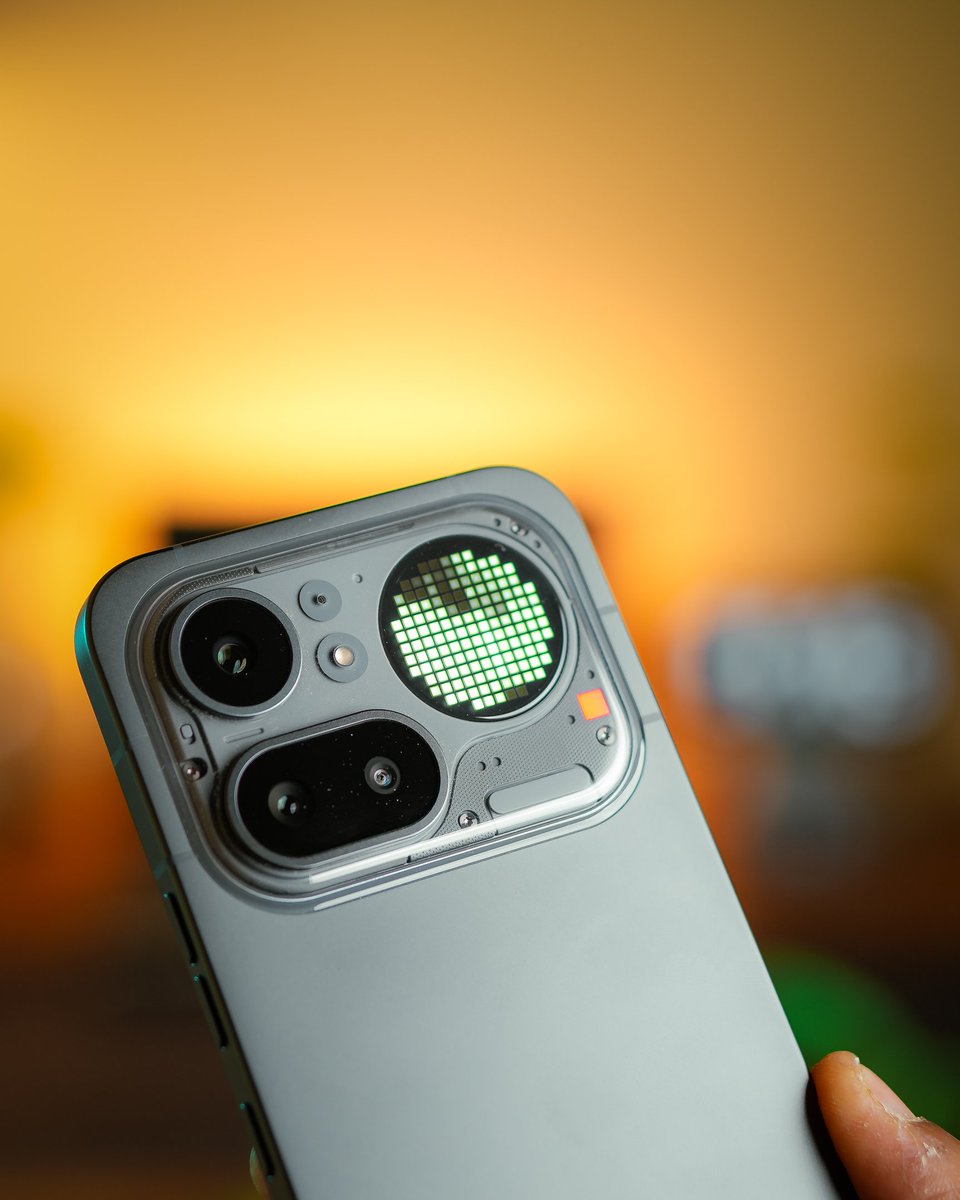 its_sa_nam's tweet photo. Got my hands on the Nothing Phone (4a) Pro 🔥 https://t.co/EWzlG3rCxm