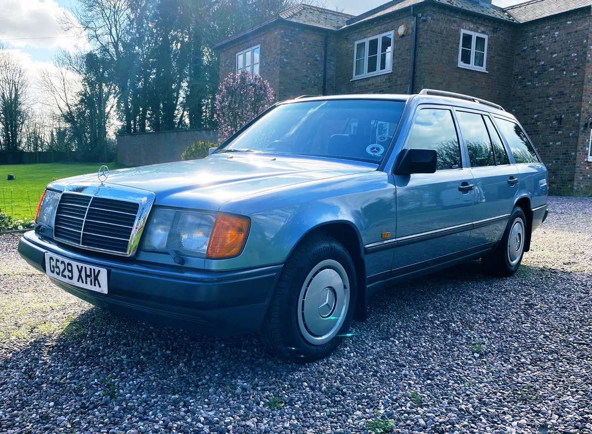 gsmales's tweet image. Friday’s used car spot is this 1989 S124 Mercedes 300 TE, looking resplendent with its original wheel covers. This one benefits from rear facing seats and boot trim that has not seen many muddy Hunter wellies.

#MercedesBenz #Mercedes #ClassicCars #1980s