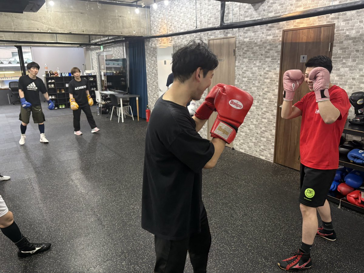 ボクシングトレーナー 石原雄太 tweet media