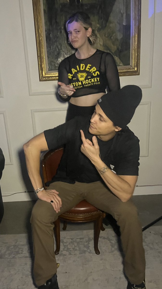 FranceNoPants's tweet photo. I love that guy so much but I promise you he is NOT subtle... it took him 2 weeks to realize a man was hitting on him and even longer to realize I'm gay HE IS NOT THE KEEPER OF FANDOM SECRETS HE'S JUST A SILLY (TALENTED) LITTLE GUY 

anyways here are my qualifications: https://t.co/HtbiAppdin