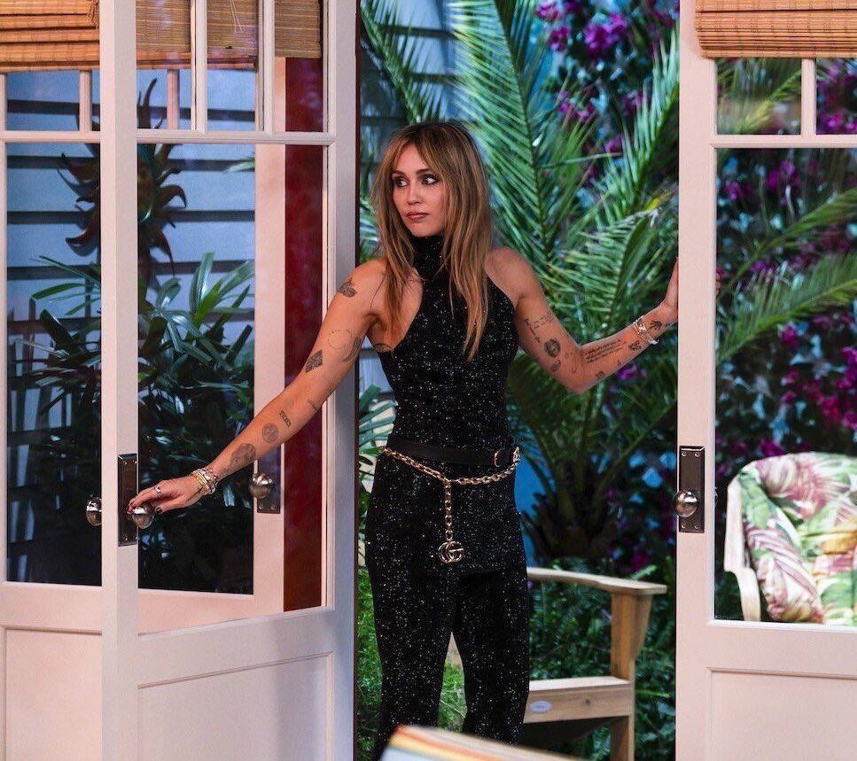 Co͟͞smic tweet media