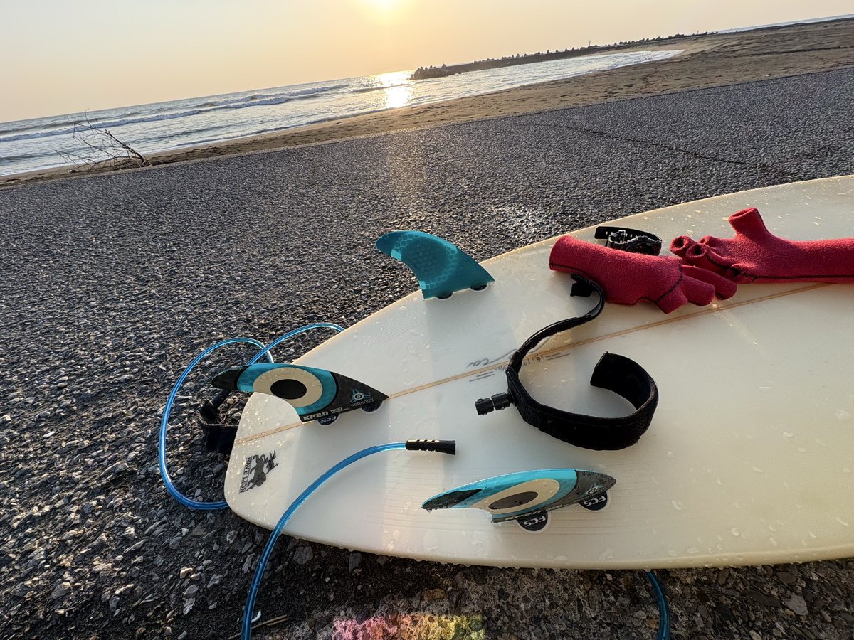 千葉県　市原市　質屋の丸一質店　八幡店＆五井店は三連休も朝9時から通常営業🈺です。

沖合でリーシュコードが切れてしまい、結構な距離を泳がされました💦ボードは見失いましたが岸に打ち上げられてました、空いててヨカッタ…入水前の確認必須ですね。。