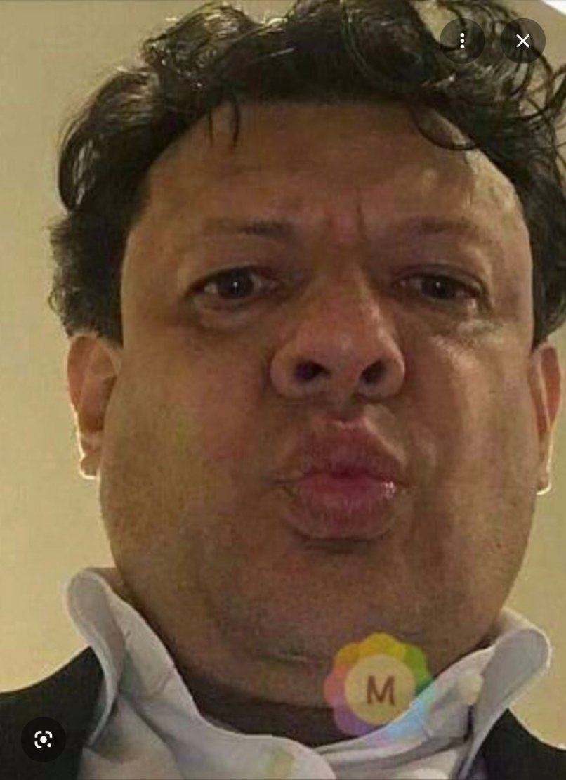Este personaje que acosó a por lo menos seis mujeres siendo esta foto testimonio de uno de esos acosos, ahora les está diciendo por <a href="/RTVCnoticias/">RTVC Noticias</a> que los medios hegemónicos como estos los llaman están llenos de acosadores...

Un hijueputa completo este <a href="/HOLLMANMORRIS/">Hollman Morris</a>