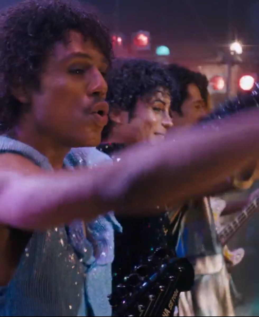 tabloid junkie 🌊 tweet media