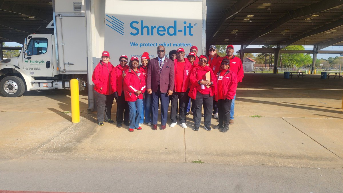 AARPMS's tweet photo. AARP MS hosted a successful community shred event at the Jackson County Fairgrounds in Pascagoula this week to help residents safely dispose of sensitive documents and reduce the risk of identity theft and fraud. https://t.co/GN2utkKX5h