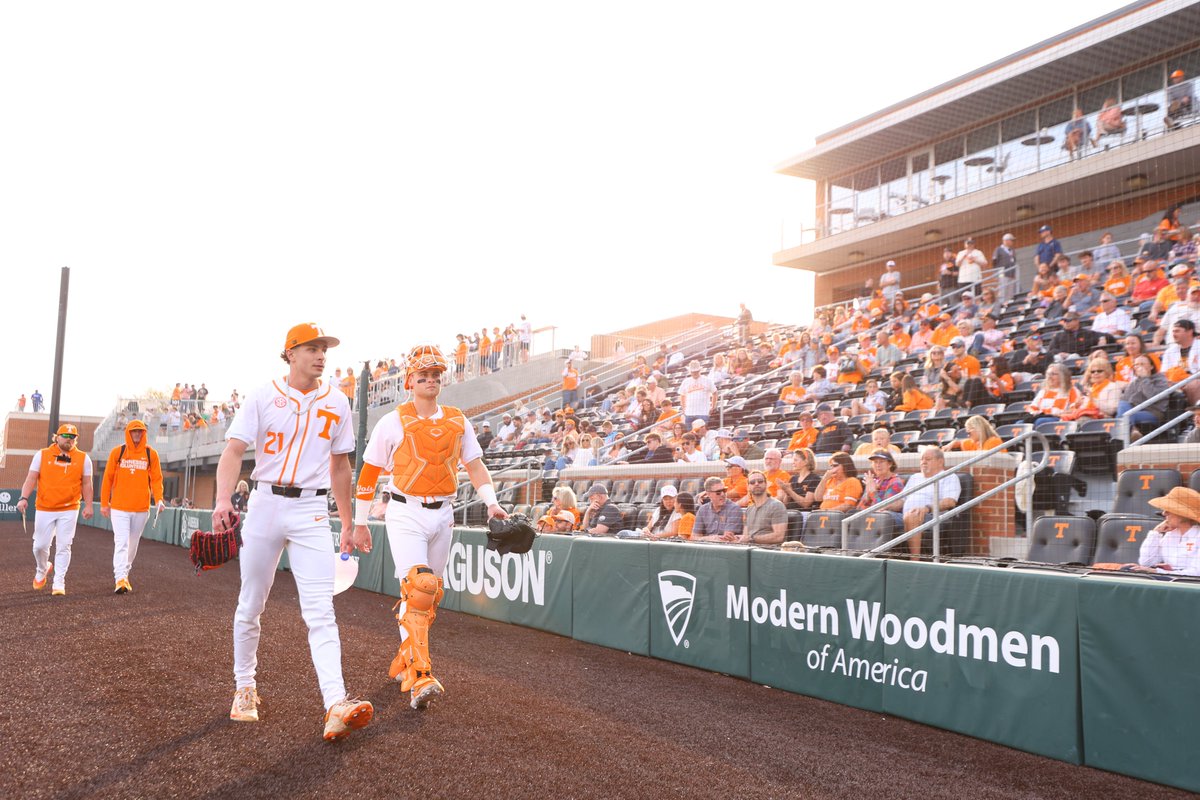 Tegan's ball as it's time to get this series started!

📺1tn.co/4biOvPa  

#GBO🍊 // #OTH