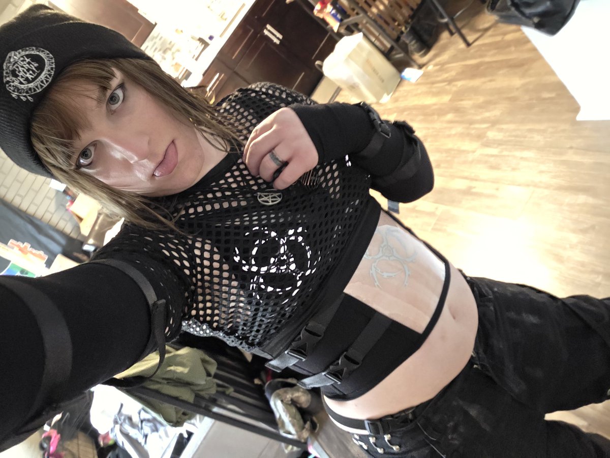 el·lıə tweet media