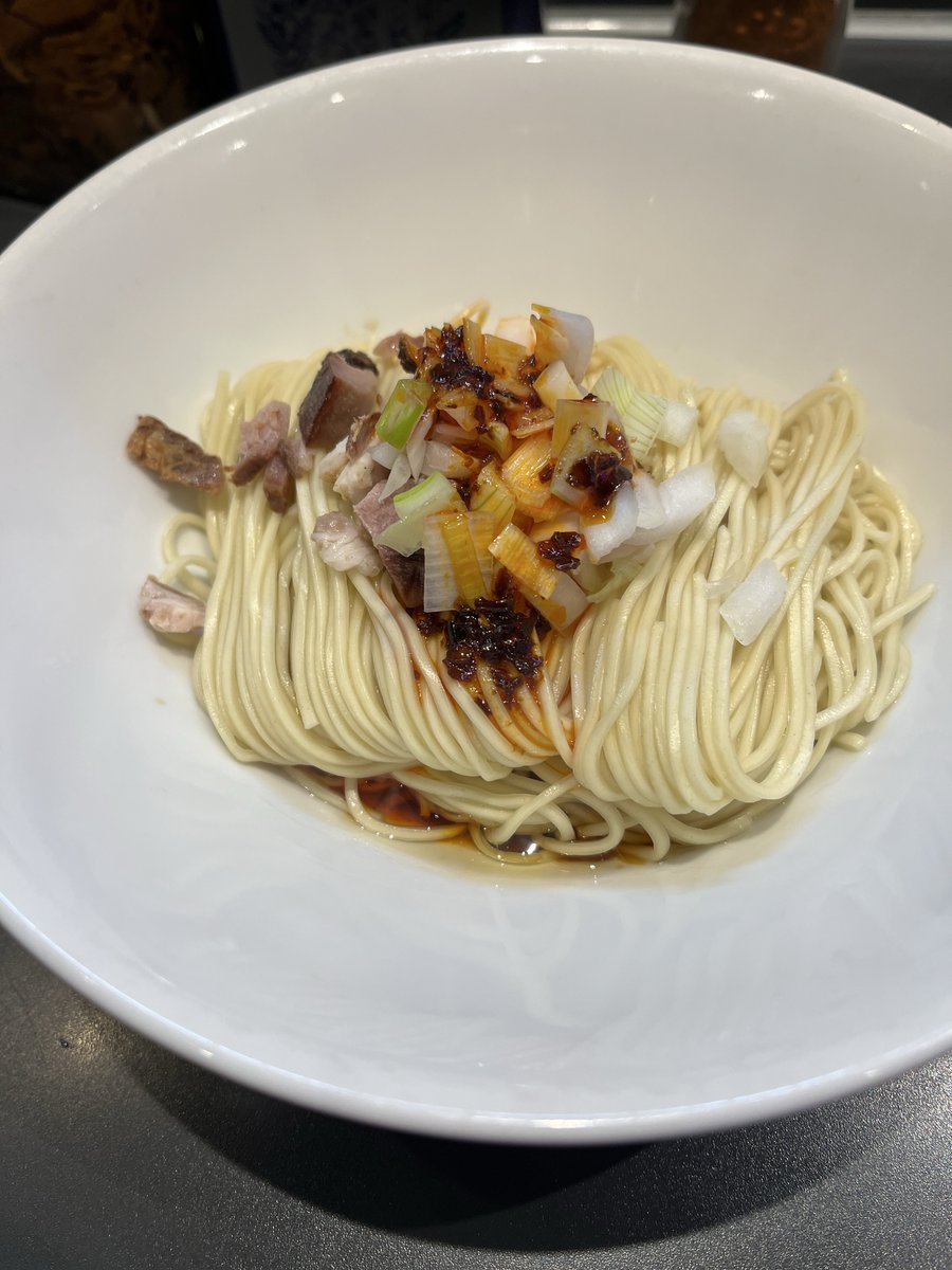 煮干乱舞@武里

和えソバ（醤油）＋和え玉（激辛）

今日の朝ごはん。途中、烏賊酢で味変して完食。朝にちょうど良いメニュー。

今日もごちそうさまでした。