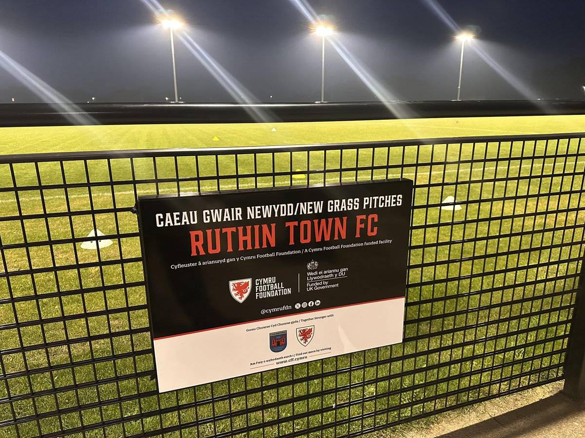 EFCGroundhopper's tweet photo. Ruthin Town 2 v 1 Gresford Athletic. Memorial Playing Fields, Ruthin. Cymru Championship North. Friday 20th March 2026.  #groundhopping @RuthinTownFC @GresfordFC #floodlightporn #cymruchampinshipnorth #groundhopper #Wales #Stadia https://t.co/pILZfEhX4g