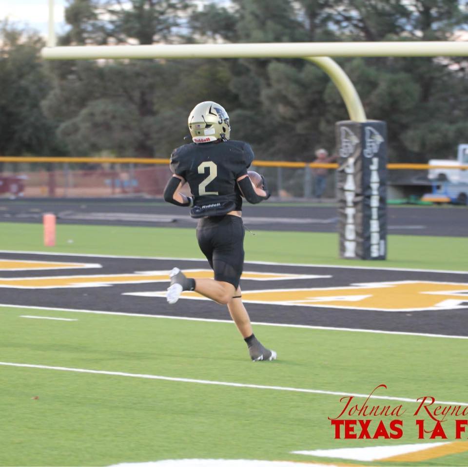 CoachDavis22356's tweet photo. 🏈 Future Focus Consultants Commitment Alert!

Congratulations to @bodeham2 on his verbal commitment to Hardin-Simmons University! 🤠🟡⚫

Huge thank you to HC @burlesonhsu for the opportunity & @CoachGGlynn for the incredible relationship and communication throughout this process.

Thank you to Coach Stanaland @jstanaland for your belief and support in our program. We don't take that lightly.

This is YOUR moment, Bode. Go take it. 🙏

#Committed #HardinSimmons #ClassOf2027 #FutureFocusConsultants
