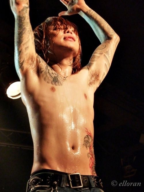 kyo posting tweet media