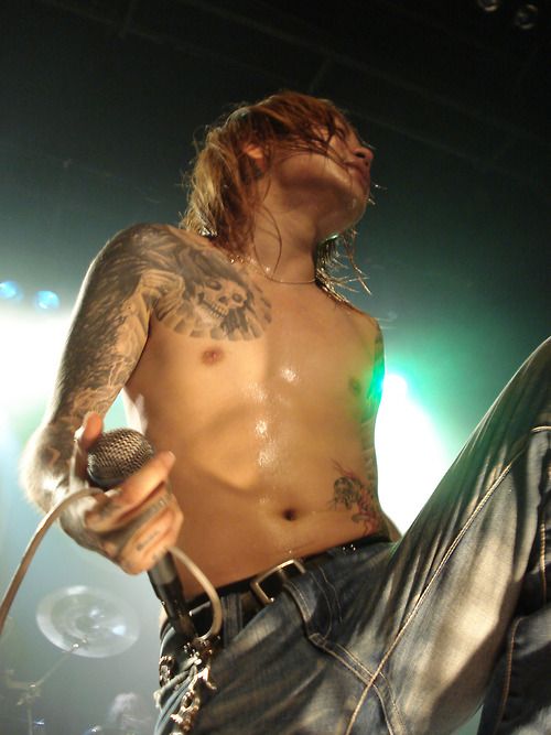 kyo posting tweet media