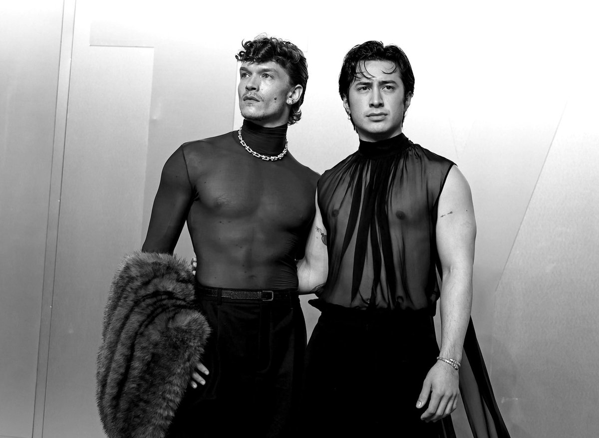 rebecca 🍂🏒 tweet media