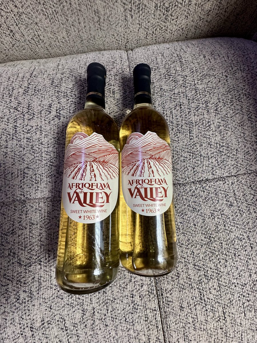 afriqflava's tweet photo. We use organic grapes.
Because the less we add, the more you taste. #afriqflavadevalley #winelovers https://t.co/p4KVQzsGnO