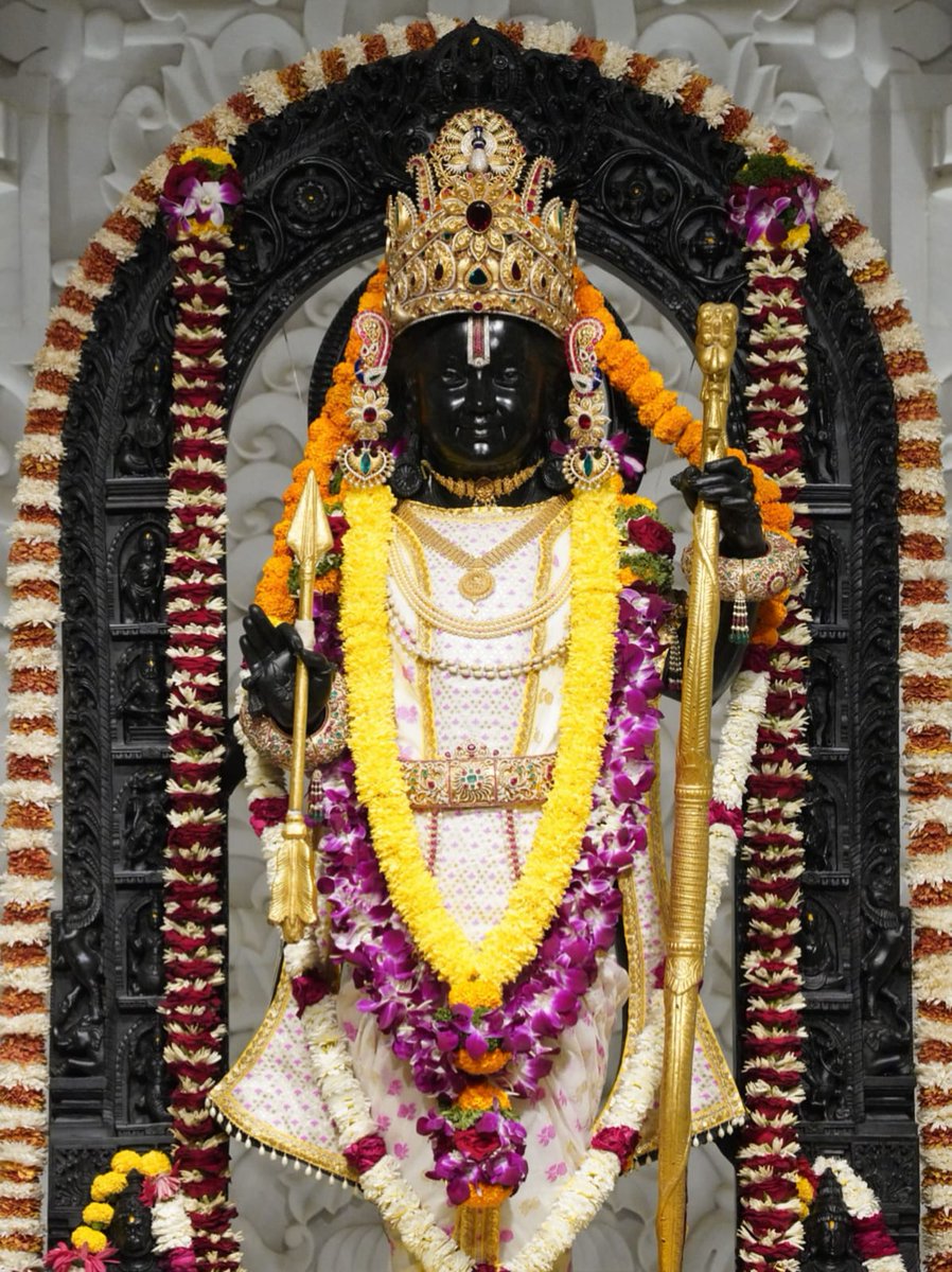 जिनके मुख पर मंद मुस्कान, वे ही हैं करुणा के निधान ❣️