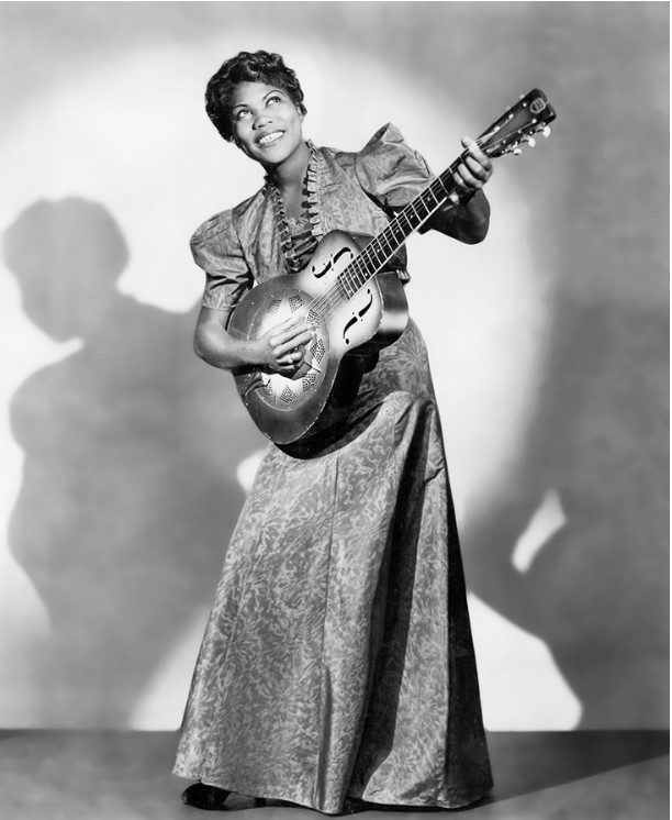 raisinghistory's tweet photo. #OnThisDay in 1915, Sister Rosetta Tharpe, guitarist, singer &amp; songwriter who is considered the "Godmother of Rock &amp; Roll", was born.  A pioneer in guitar technique &amp; bringing gospel music into the mainstream, influencing many of the pioneers of 50's rock &amp; roll.   #womenshistory https://t.co/QgNVunbxCL