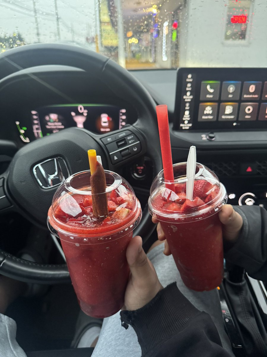 chimpanzee on a keyboard tweet media