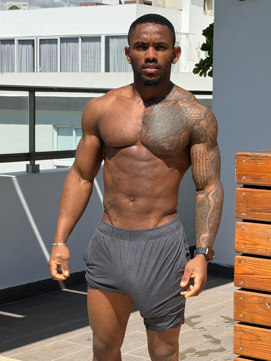 i’m bored…🥹who wants a random DM? 📷