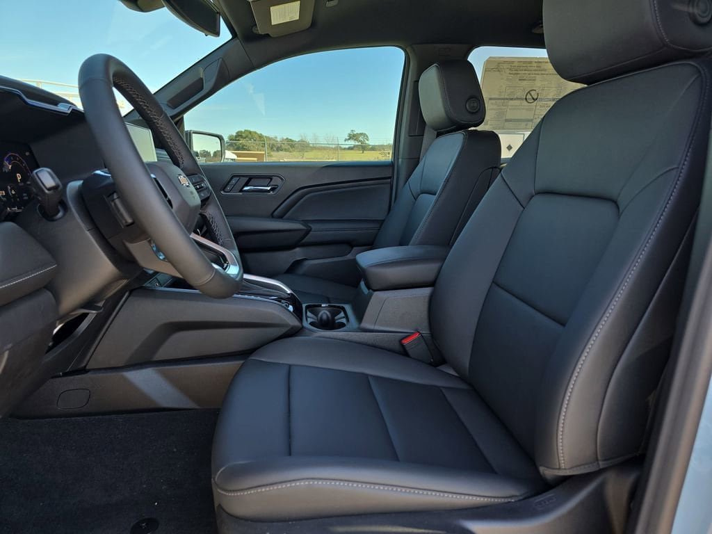 CavenderCBG's tweet photo. The Chevrolet Colorado offers a balanced truck experience, combining strong capability with a midsize package that makes daily driving easier. Let us help find your Colorado: https://t.co/sPLzs9gyYF https://t.co/RnmFWD7yKO