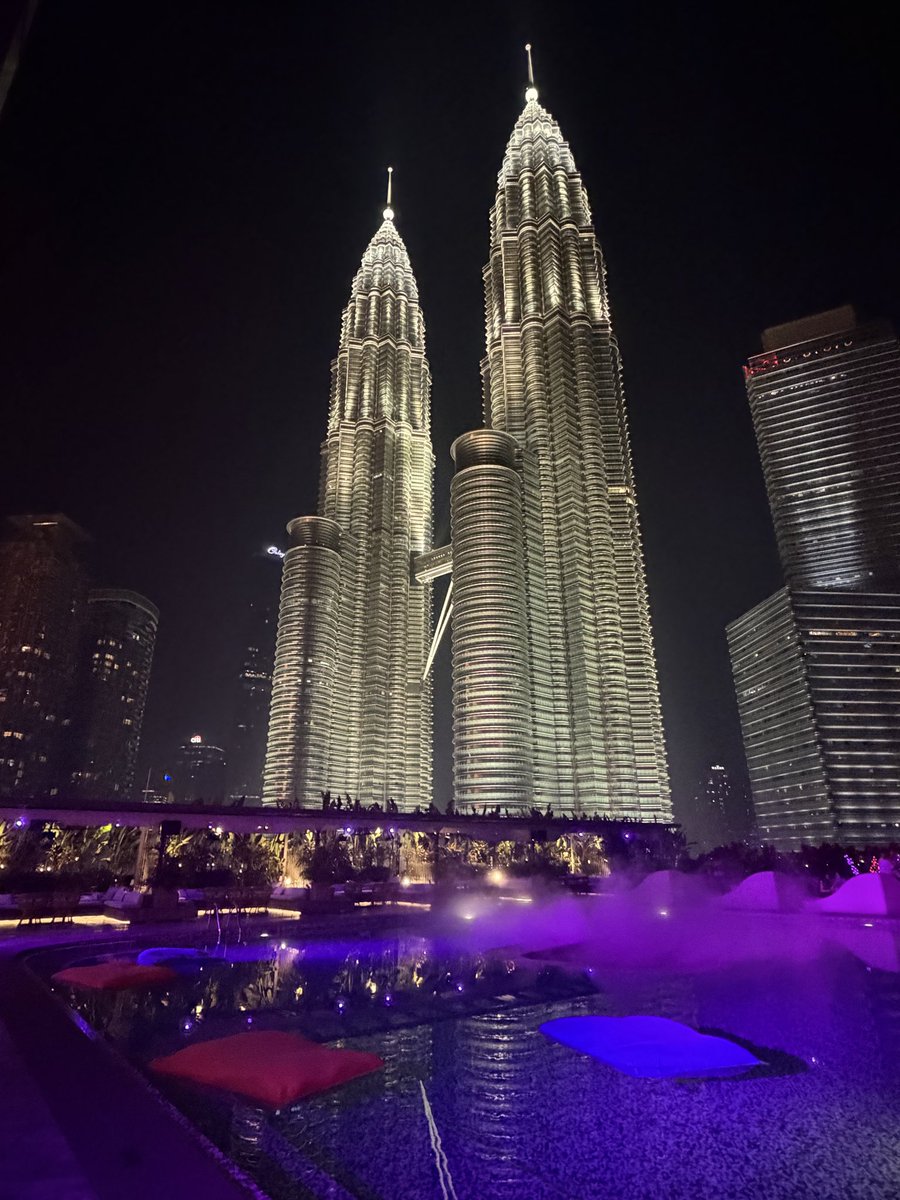 wayu_TW's tweet photo. 🇲🇾  初海外 一人旅行。

ほんとに楽しかった。
やっぱ世界って広いんだなって感じた。

柔道整復師の国家資格を保持し、現在は海外でセラピストとして活躍している人にアポを取り、お話することもできた。

この経験は忘れない。 https://t.co/rN9R9mGHX2