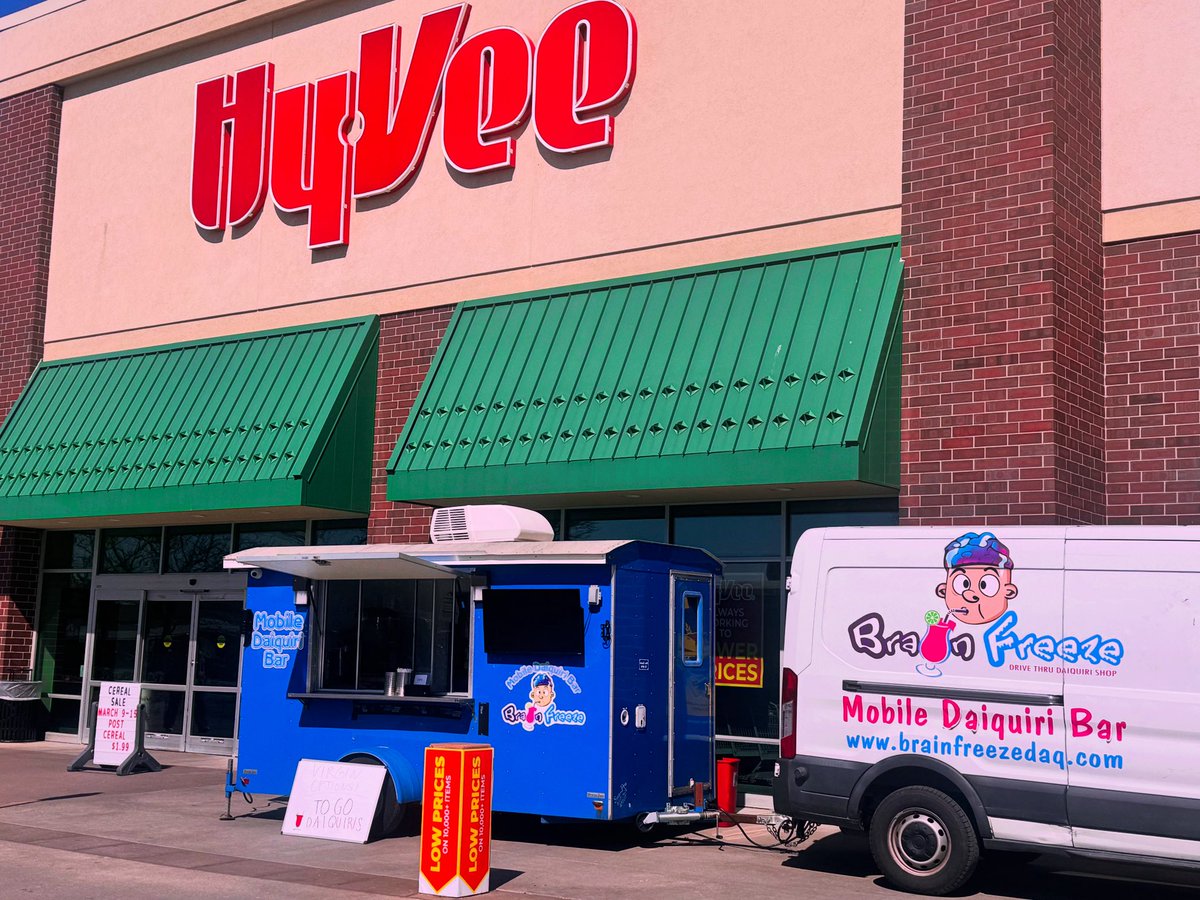 brainfreezedaq's tweet photo. March madness has begun and we have the best treats for it! Get your grab and go drinks tomorrow at Hyvee Lawrence! #marchmadness #lawrence https://t.co/Mhdd2JLHJO