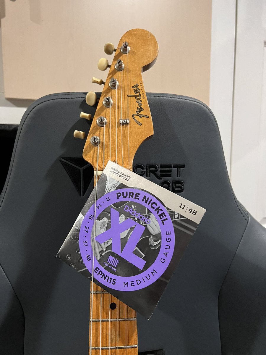 TomoJustFunky's tweet photo. My 1957 Fender Duo Sonic loves @daddarioandco #purenickel EPN115 very much! Great pure tone indeed!!
I am so grateful today!!
#daddario #daddariostrings #guitarstrings #duosonic @DaddarioandCo @Willbassboy ❤️🙏❤️🙏❤️ https://t.co/gLVmDnXESj