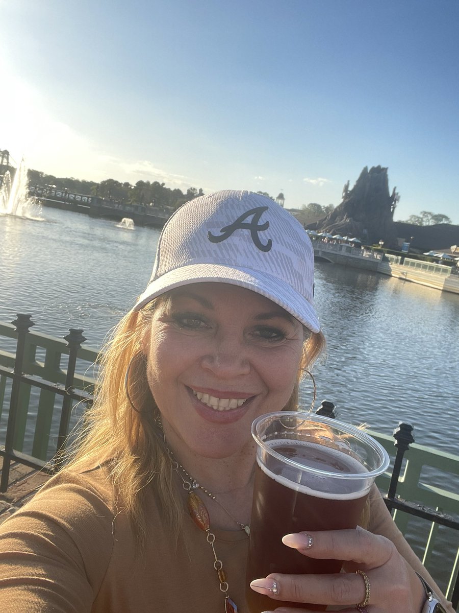 braves_aruba's tweet photo. Having a Yuengling beer #DisneySpring, itβs from the oldest operating brewing company in the United States. Cheers! π» https://t.co/MIxUDmmBo5