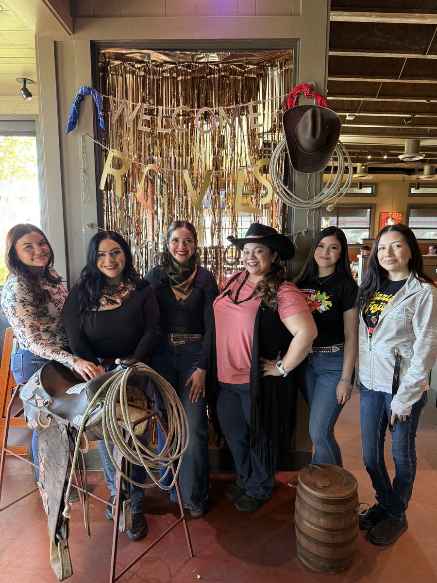 laura robles tweet media