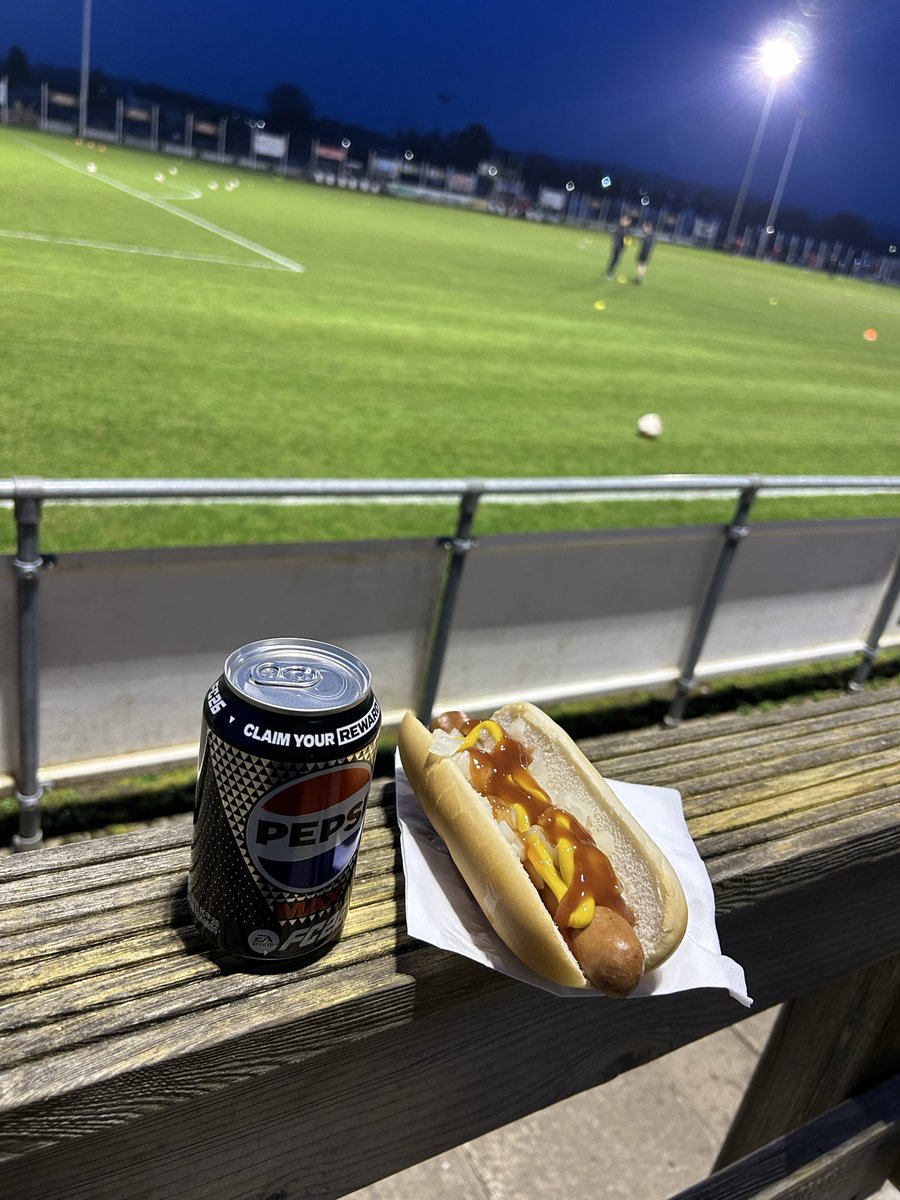 AdamInTheStands's tweet photo. Ground 94 🏟️
📍The Recreation Ground
🏆 Cymru South
👊🏼 Ammanford AFC v Baglan Dragons
#futbology #EinTref #TheTownAsOne #JDCymruLeagues #NonLeague #groundhopping #92club #awaydays https://t.co/Y2ZKhM7rtV