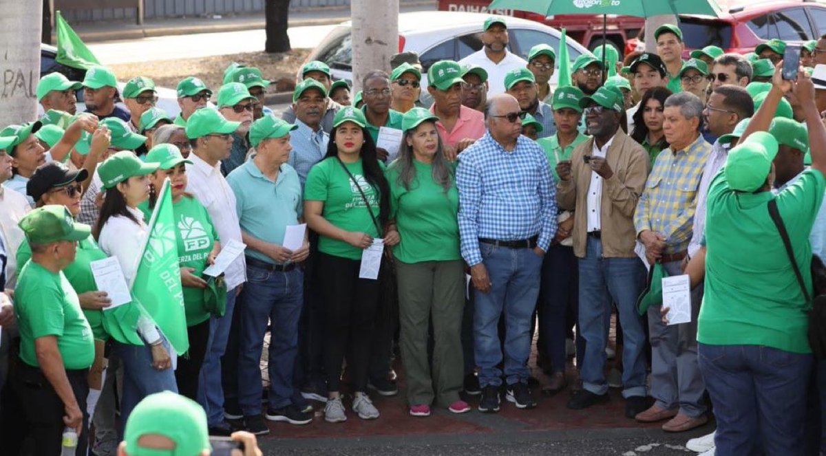 jesusDelosantos's tweet photo. Una verdadera revolución! 8 meses en mismo centro pueblo ! Todo  el país en movimiento, en las calles ! Rumbo poder ! https://t.co/OxIcjgtd7x