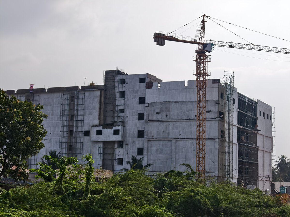 Kothaiselvan21's tweet photo. 🚨UPDATE : KUMBAKONAM PREMIER MALL🏬

Delhi based Lemon Tree Hotels🏨opening a 4/5⭐ property right inside the Mall(~55 suite rooms).

An Unique​ "REAL CAR Simulator GAMING" in TAMILNADU will be introduced in this Mall with "ORIGINAL CAR" placed in it!🏎️🏁🔥

Mall Built over 4L Sq.ft  & The Biggest in the Region!🔥
The Rise of Kumbakonam is REAL !🔥
#Kumbakonam #Commercial