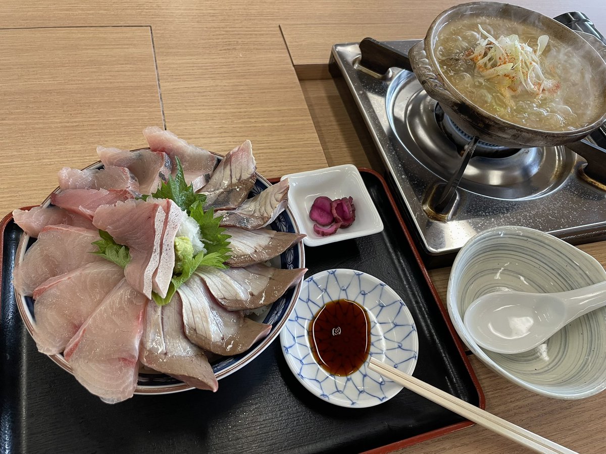 sakezukky's tweet photo. おはようございます😃
6時に来て33番、この為に氷見に来たと言っても過言ではなく、もう感無量です🥹
待ちの間に市場で働く方々を見ていましたので、本当に感謝してぶり丼を夢中でいただきました😋

＃富山
＃氷見 https://t.co/tYEDhdoRUW