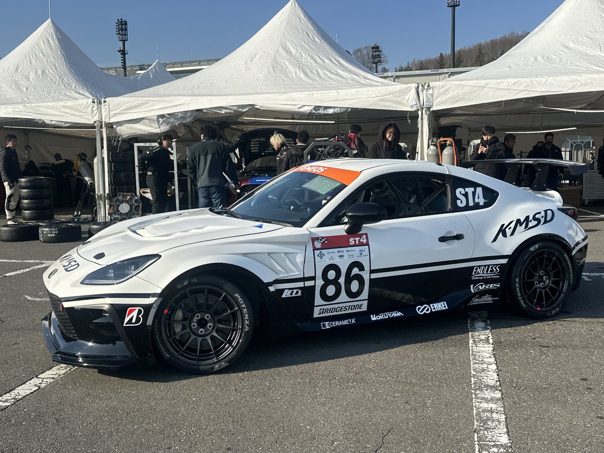 SuperTaikyu_STO's tweet photo. ST-4 #86 木附製作所モータースポーツ事業部 - K・M・S・D GR86 

朝から豆腐の配達？

#S耐 #スーパー耐久 #SuperTaikyu #モビリティリゾートもてぎ #ENEOS #BRIDGESTONE https://t.co/DbWKJXZ4aU