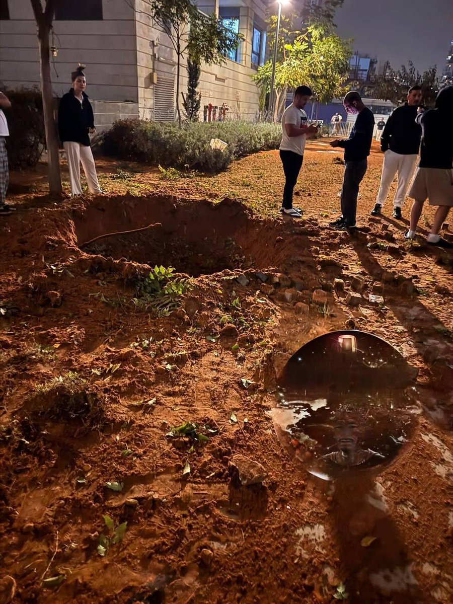 🔴 Hoy 20 Marzo 2026 , Fuentes locales | Imagen del efecto de la caída de un misil en el asentamiento de la ciudad de Kiryat Ono, en el centro de Tel Aviv del estado ficticio de la ocupación sionista israeli

Via : <a href="/ChalecosAmarill/">©halecos Amarillosᴳᴸᴼᴮᴬᴸ 🍀ʷAͤNͣOͬNͤYˡMͤOᵍUͥSͦⁿ</a>

🗞 Más noticias | 𝕏 | YouTube |
