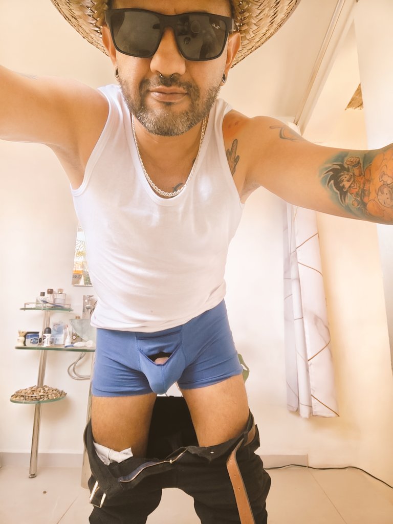 Edomex_Cock's tweet photo. Al final todo se reduce a estar solo, relajado y disfrutar de tu vida, de tu persona. Feliz viernes. https://t.co/jh9h3xmYrP