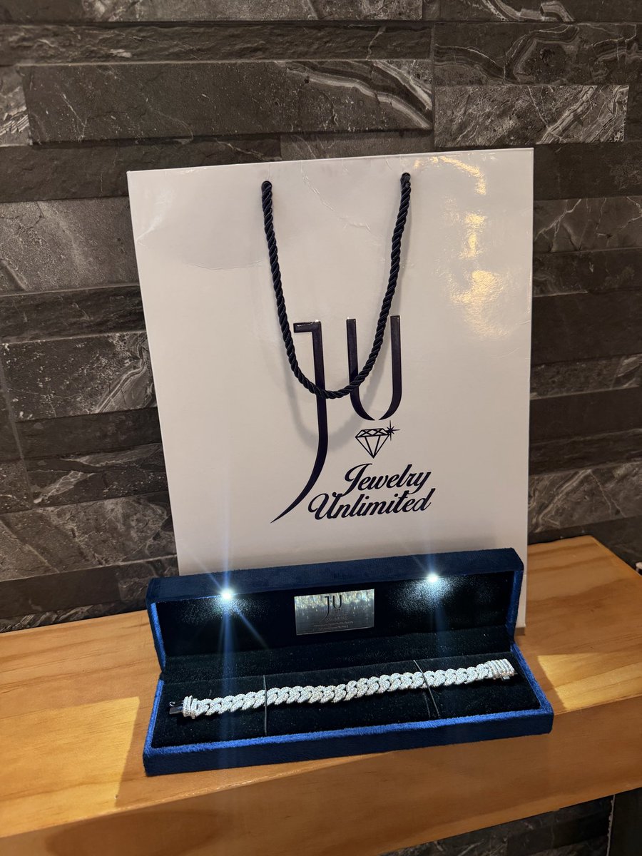 tiffonii tweet media