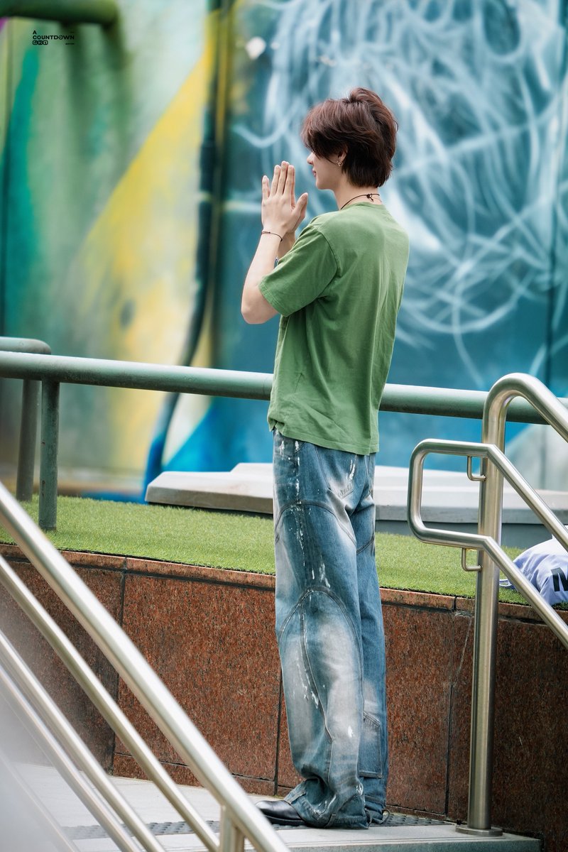 ACOUNTDOWN321 tweet media