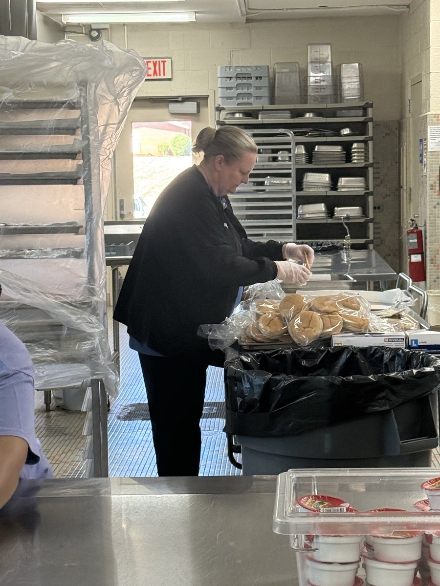 Pickett Elementary School Jackets tweet media