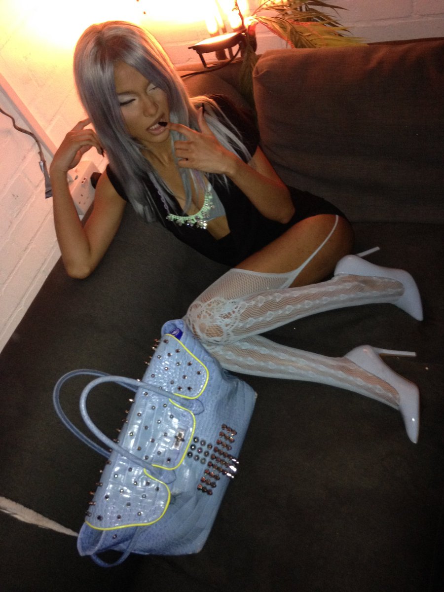 London see u tn @ maxxing 
Paris à demain @ badaboum 
<3 <3 <3