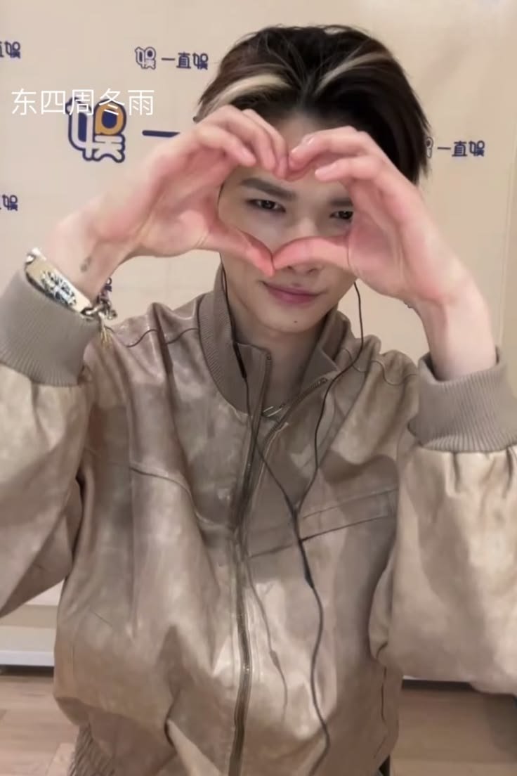 because you will never be to blame if a company decides to treat you as if you don't deserve kindness, as if you aren't loved by millions of people. you deserve to be valued and respected, and i will never tire of asking for it ):

BELIFT RESPECT NI-KI 
#FairTreatmentForNI_KI