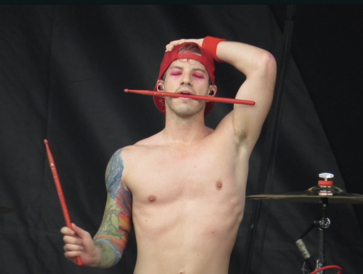 spooky lu ˚✧.𖦹⋆｡ tweet media