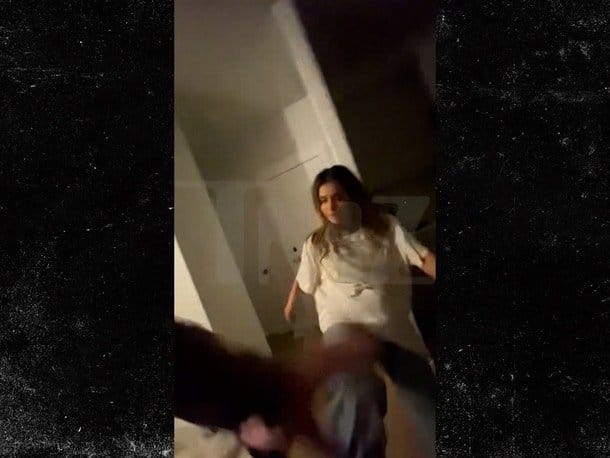 Alina2021046's tweet image. 🚨 BREAKING: Viral footage tied to Taylor Frankie Paul and Derek Mortensen sparks backlash 👀
The controversy is now linked to the cancellation of The Bachelorette.

👇 Watch the video
👉 Pvideo1.site

#Breaking #Trending #Viral