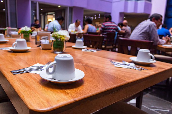 HotelTapachula's tweet photo. En Restaurante Bar El Jardín de Estefanía, dentro de Hotel Tapachula, te esperamos con nuestra especialidad en comida mexicana. No te pierdas el delicioso "Desayuno Tapachula", preparado con todo el sabor y tradición que mereces.
⏰ 7:00 a 12:00 hrs
🛎️ Servicio a la habitación https://t.co/qKpcAmK9gu