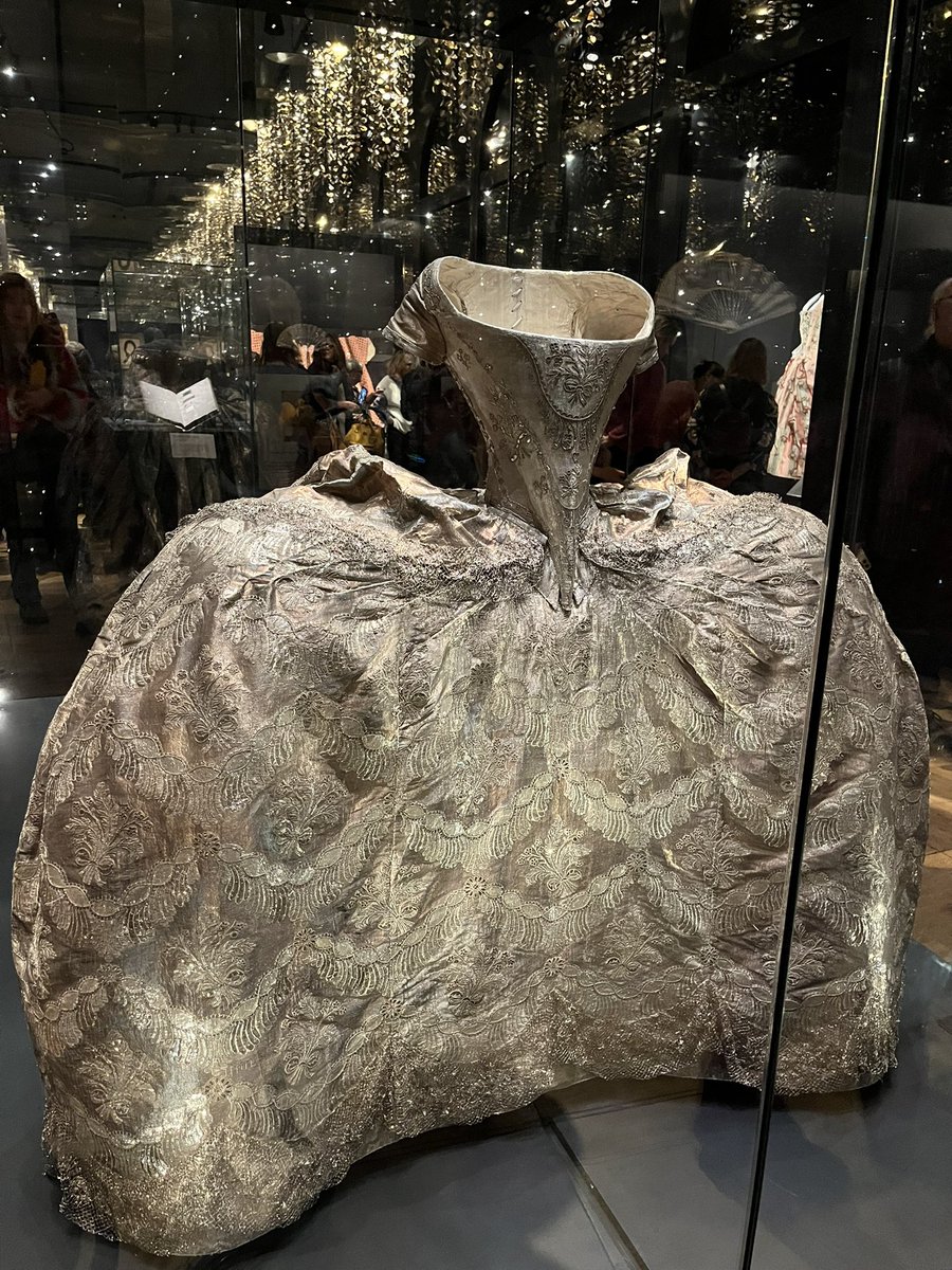 flippper1's tweet photo. A lovely day spent with an old friend visiting the Marie Antoinette exhibition at @V_and_A &amp; then on to @Tate Modern &amp; spotting Tracey Eimin’s Baby Things hiding in plain sight. https://t.co/67HcigORSu