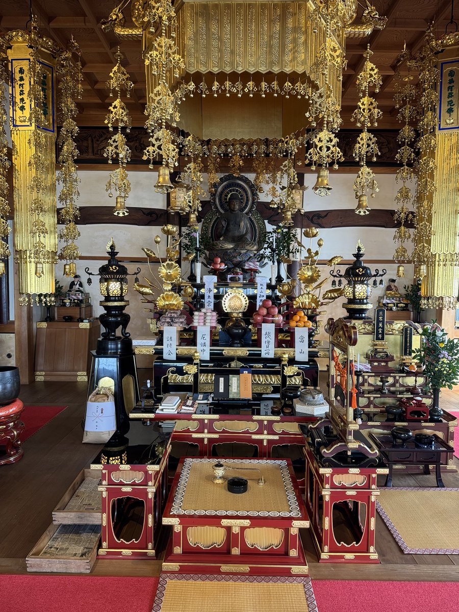 ItoShoho's tweet photo. 令和8年春分の日に彼岸会をお勤めしました。

この日は風が強めで寒かったですが、
夕日は綺麗で良い日想観が出来ました。 https://t.co/pCKf3OcTcR