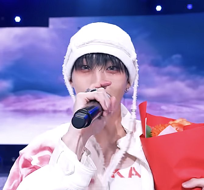 CAN YOU PUT THOSE SHINY BOBAS AWAY I’M TRYNA FOCUS 😭😭😭😭😭😭