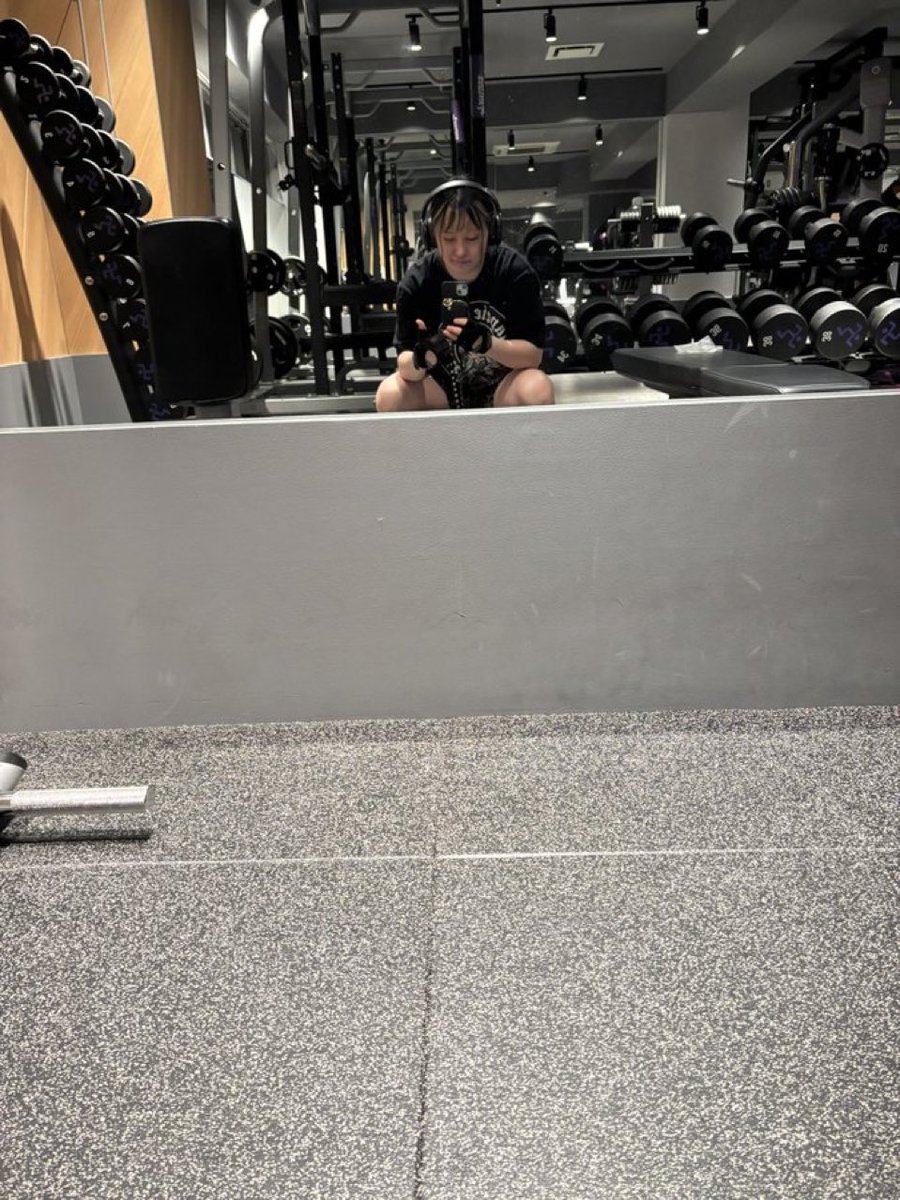 𝖦𝗅𝖺𝗆𝗈𝗎𝗋 𝗉𝗂𝖼𝗍𝗎𝗋𝖾 𝗌𝗁𝗈𝗐 tweet media