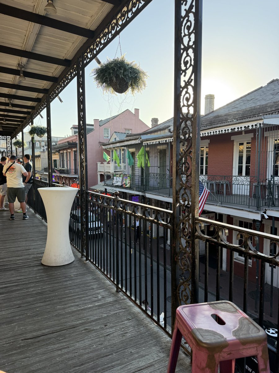 UfChi67769's tweet photo. Bourbon street I’m inside you #Handgernade https://t.co/WtrNmmszZL