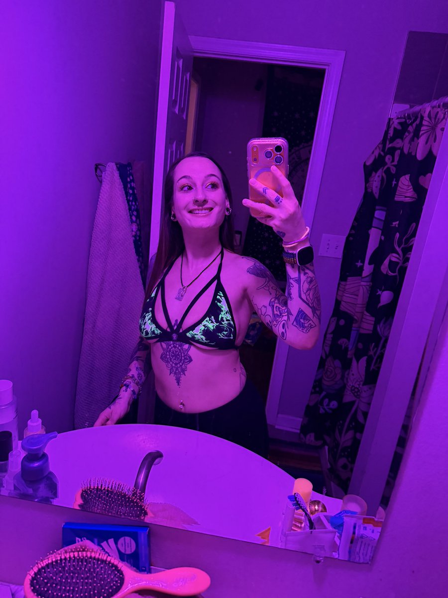 foreign&borin’ 🔜 drinkurwater 🔜 mersiv tweet media