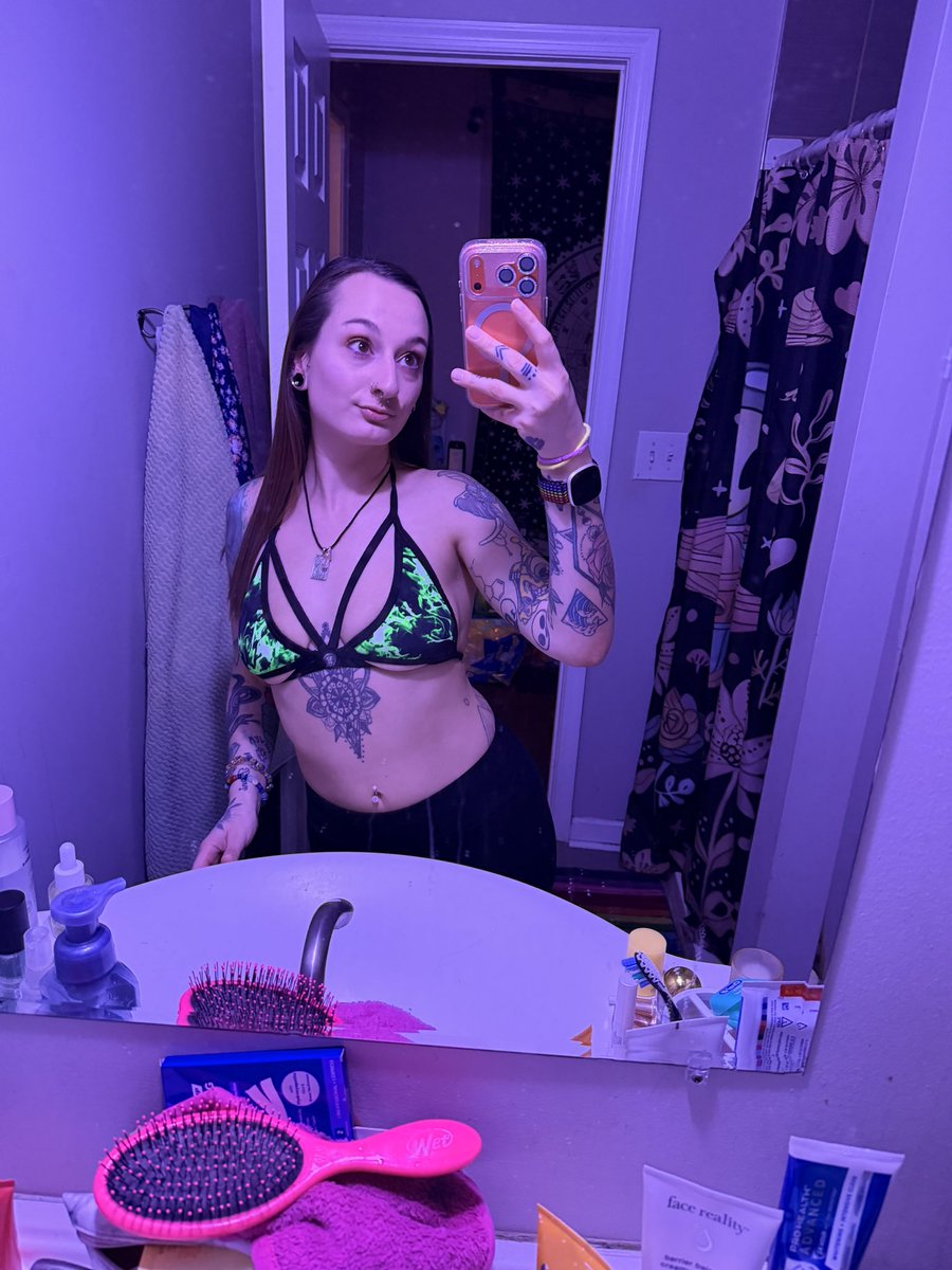 foreign&borin’ 🔜 drinkurwater 🔜 mersiv tweet media